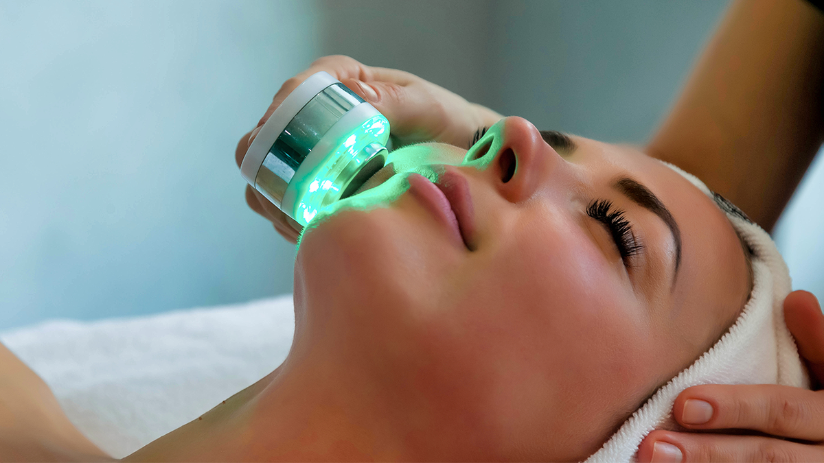 Terapia de luz verde: beneficios para la piel, la salud y el bienestar