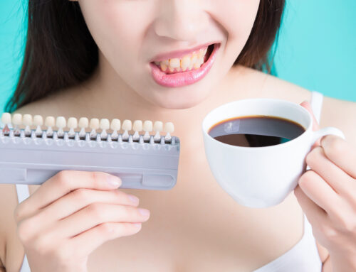 Vos dents sont décolorées ? Il est temps de changer vos habitudes quotidiennes.