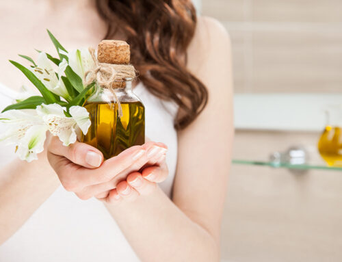 Benefici e svantaggi: l’olio d’oliva fa davvero bene alla pelle?