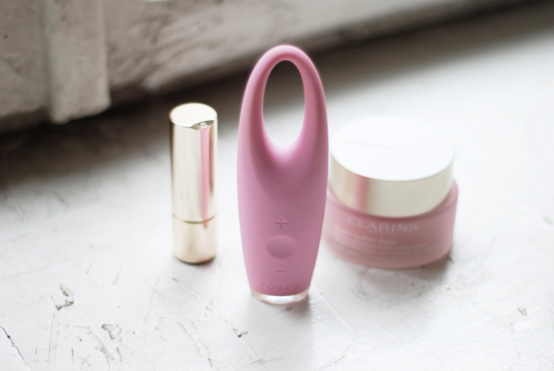 How To Use a FOREO IRIS Eye Massager - MYSA