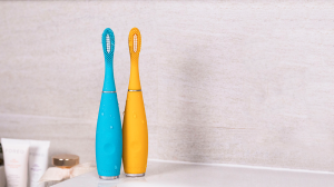 FOREO ISSA 2 toothbrush in blue and yellow color