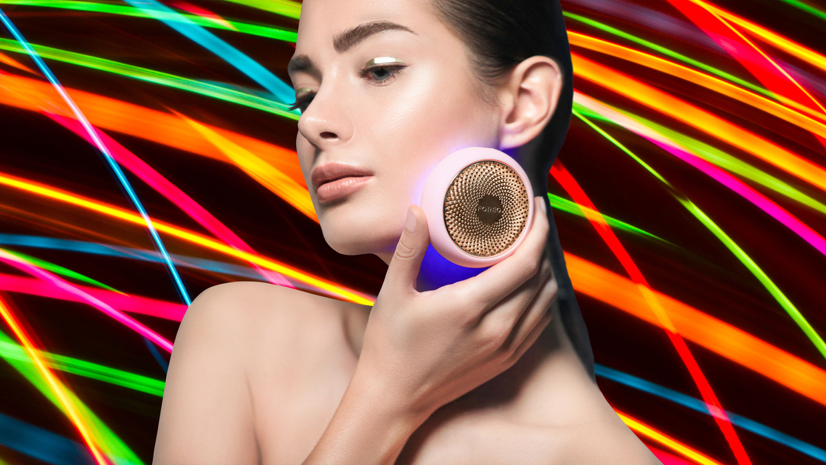 LED light therapy FOREO